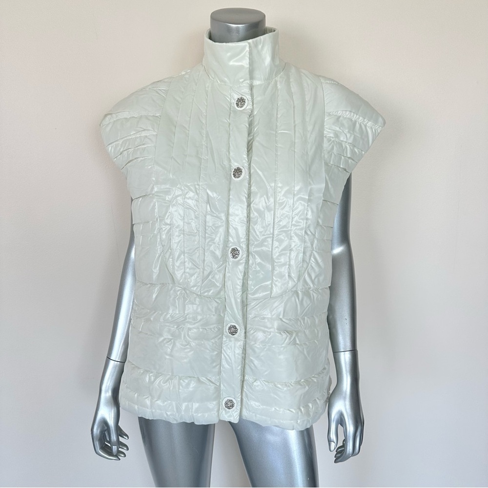 CHANEL women white vest size 40 FR or 8 US Retail 5500$ Authentic